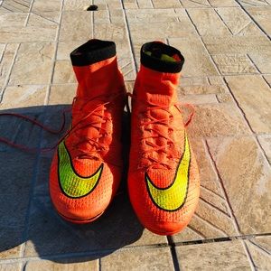 hyper punch/gold mercurial superfly IV size 7.5 US